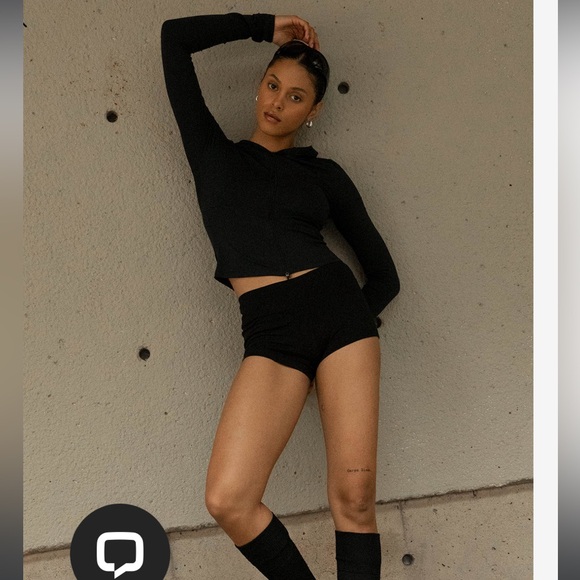 Oak & Fort
FITTED ZIP-UP HOODIE - Picture 3 of 9